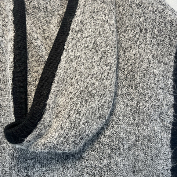 Carter's Girl Hooded Pullover Poncho Knit Black Gray Toddler Size 3T Sweater Top - Picture 6 of 12